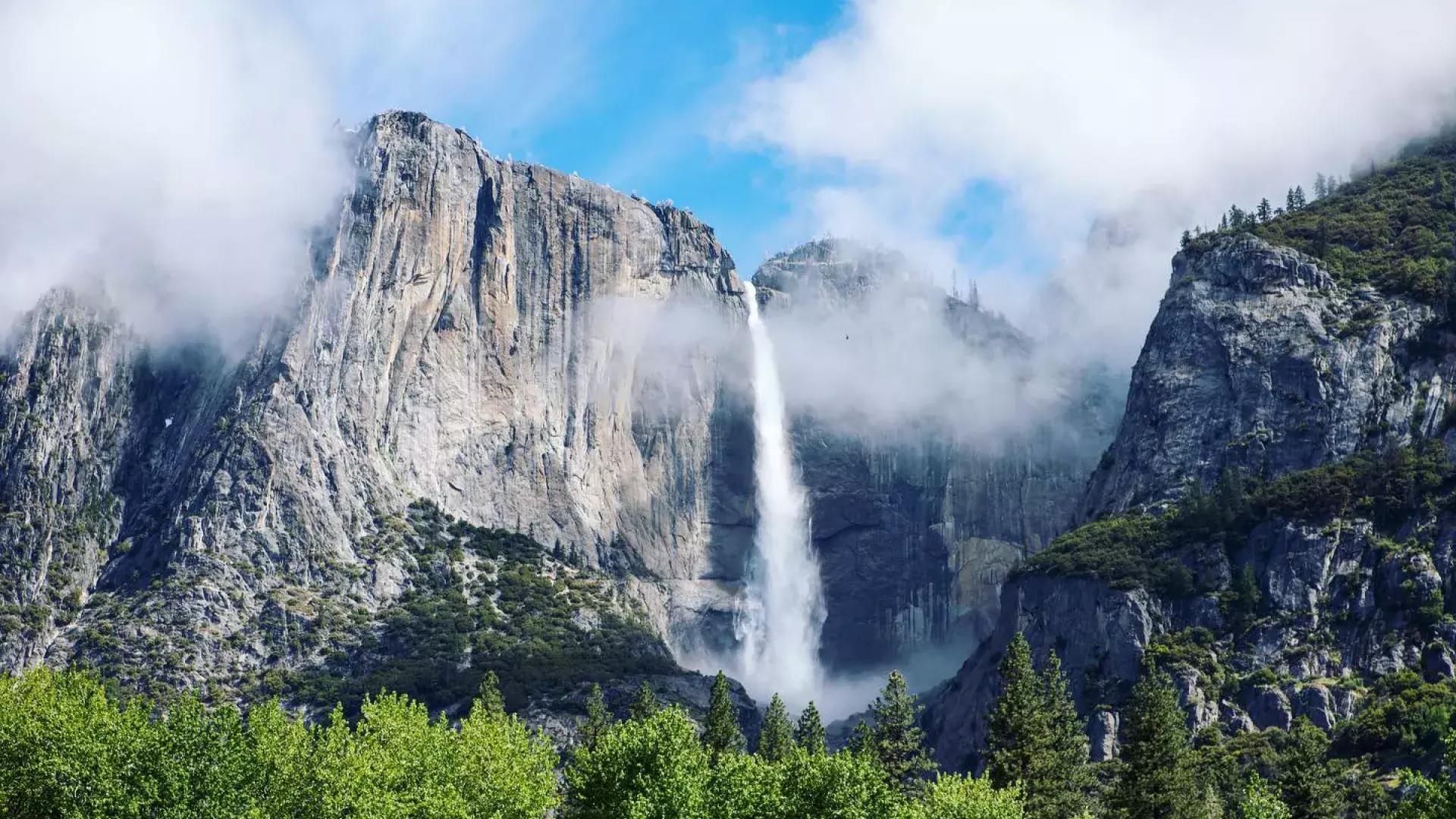 Cascate Yosemite nel Parco Nazionale Yosemite.